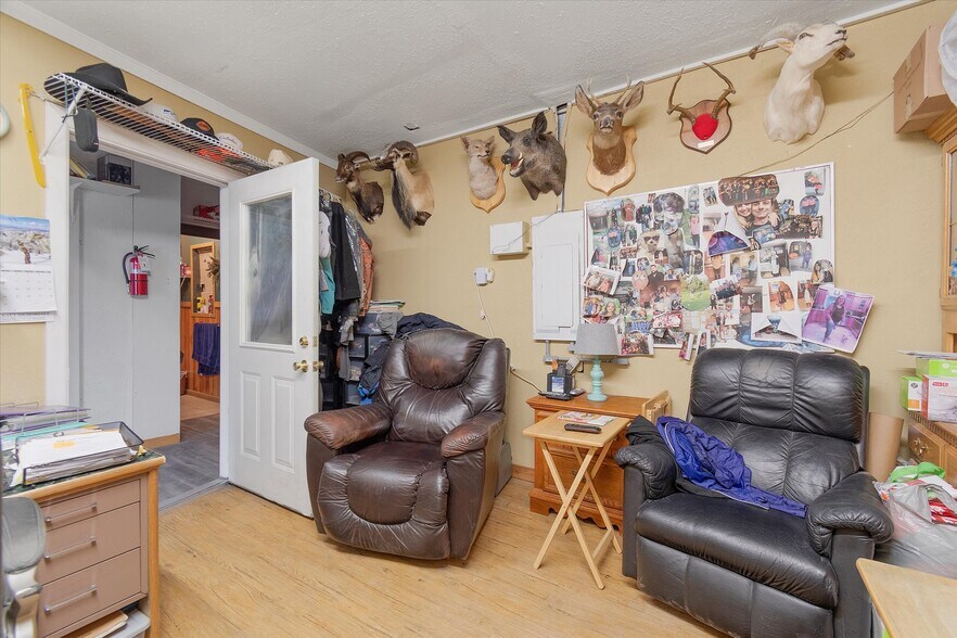 More Photos Of 101 Academy St, Kelso Distribution For Sale