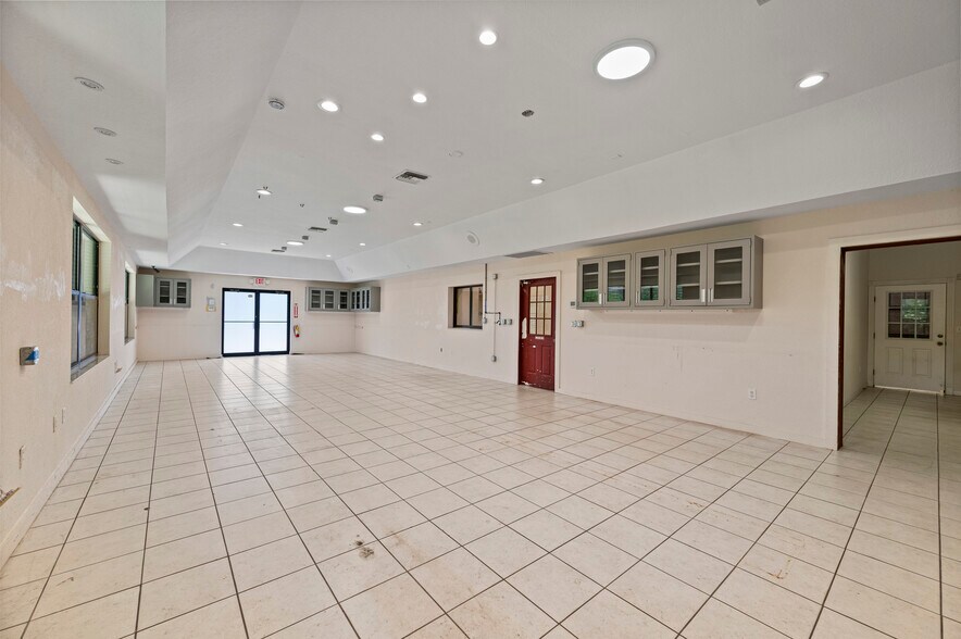 More Photos Of 8270 Pascal Dr, Punta Gorda Service For Sale