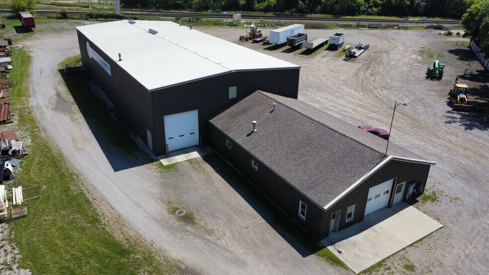 More Photos Of 101 Lovejoy st, Durand Industrial For Sale