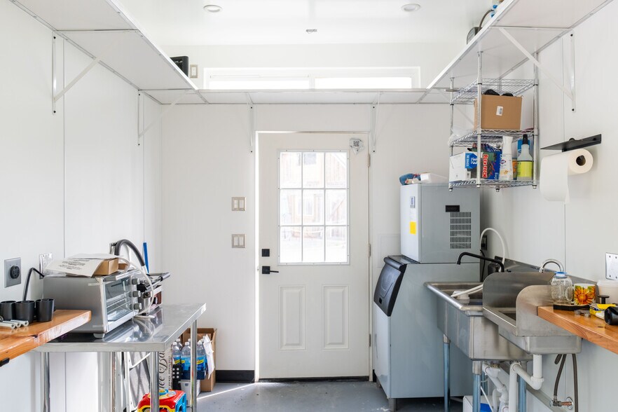 More Photos Of 14969 W Bow Hill Rd, Bow Bar For Sale