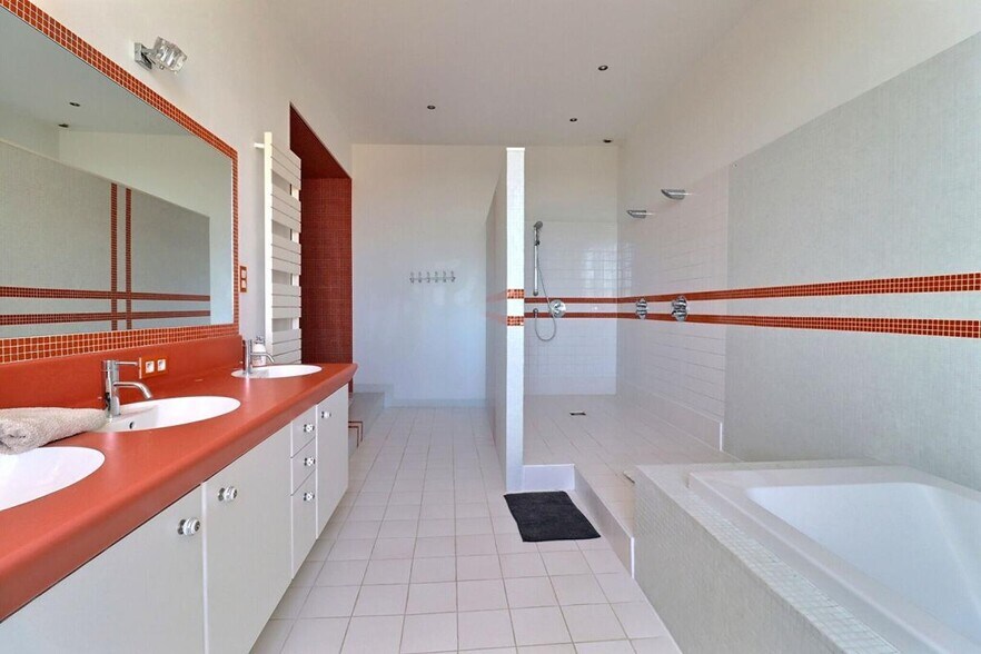 More Photos Of , Cholet Office For Sale