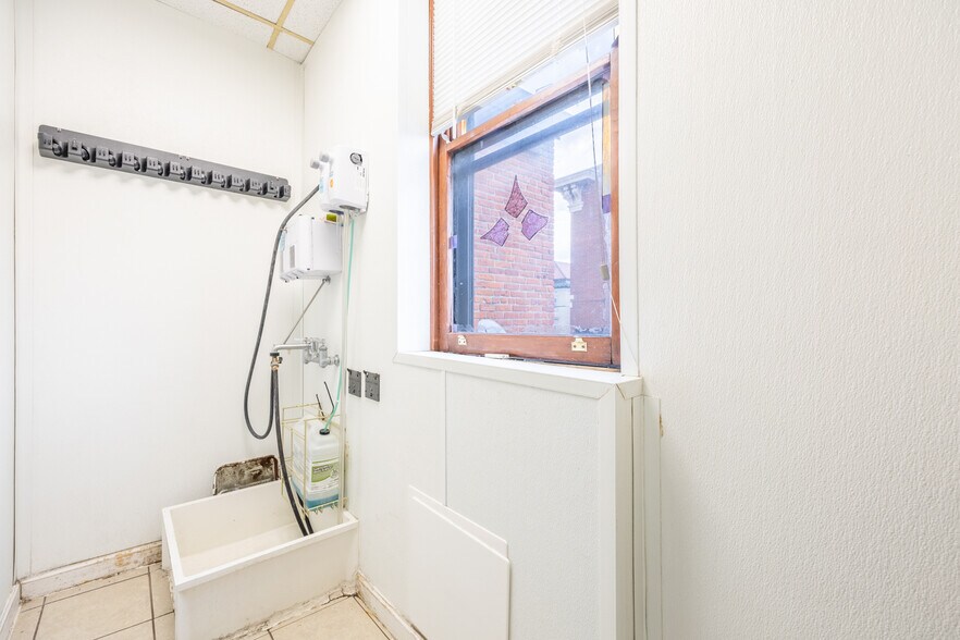 More Photos Of 336 Monmouth St, Newport Restaurant For Sale