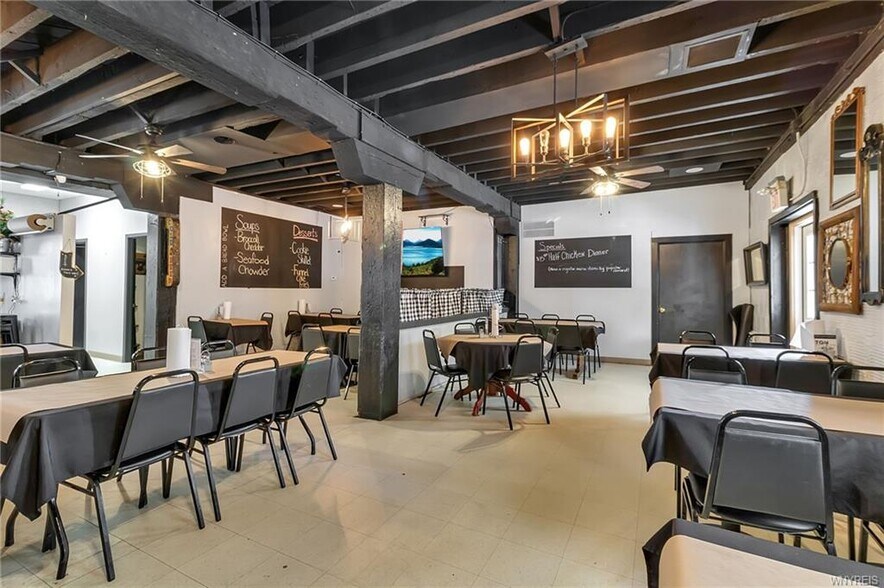 More Photos Of 1693 Quaker Rd, Barker Restaurant For Sale