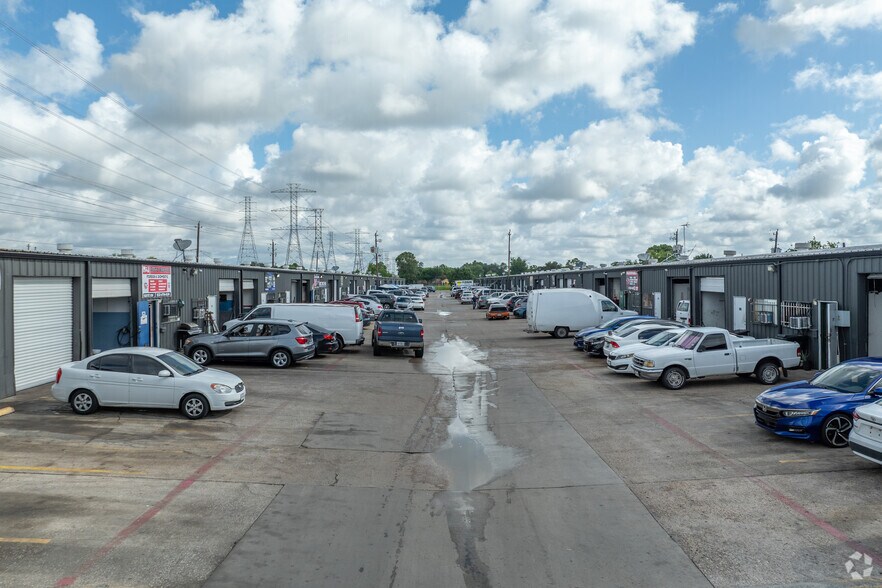 More Photos Of 11450 Bissonnet St, Houston Warehouse For Lease
