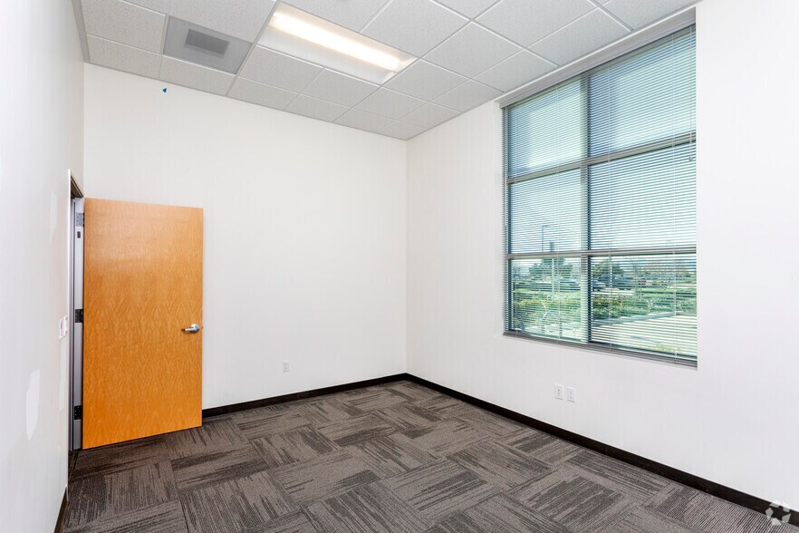 More Photos Of 1401 W Fairway Dr, Santa Maria Warehouse For Sale