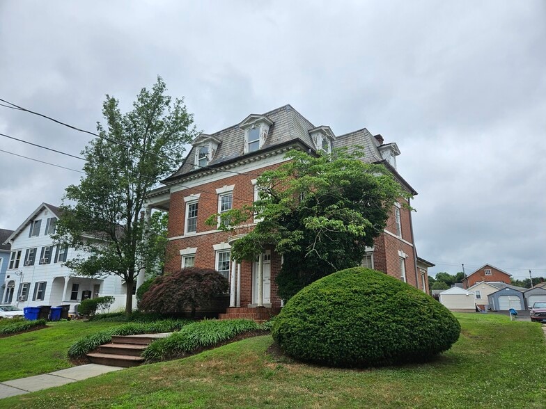 More Photos Of 103 S Main St, Middletown Office For Sale