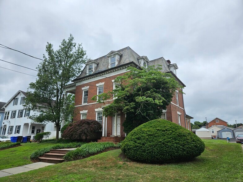 More Photos Of 103 S Main St, Middletown Office For Sale