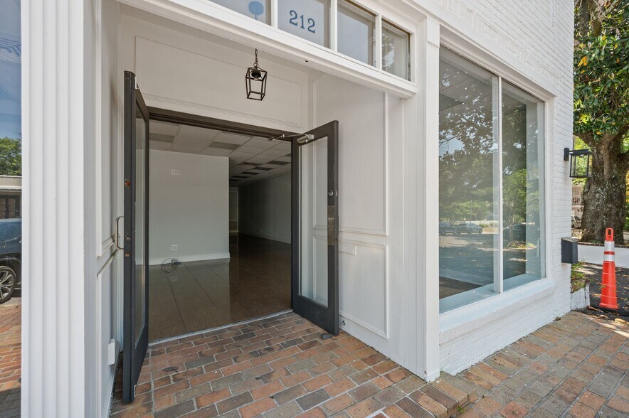 More Photos Of 212 Fairhope Ave, Fairhope Storefront For Lease