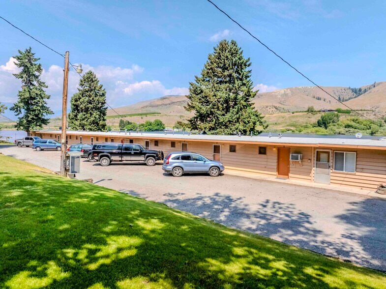 More Photos Of 10 McCammon Rd, Tonasket Hotel For Sale
