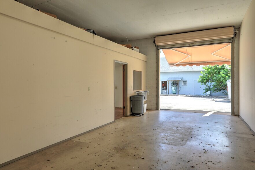 More Photos Of 637 2nd Ln, Vero Beach Flex For Sale