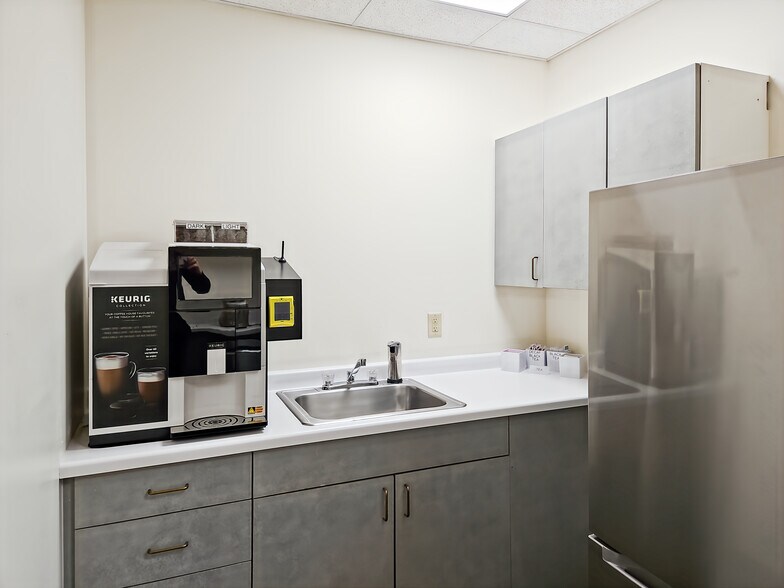 More Photos Of 258 Corporate Dr, Madison Coworking Space