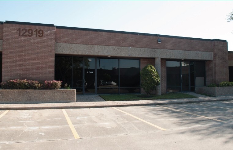 More Photos Of 12919 Southwest Fwy, Stafford Light Distribution For Lease