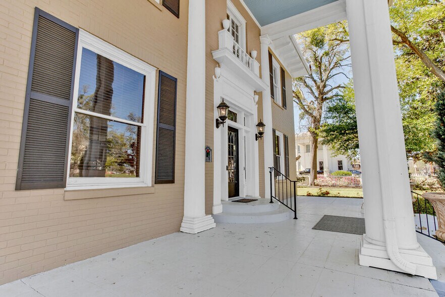 More Photos Of 313 E Charnwood St, Tyler Office For Lease