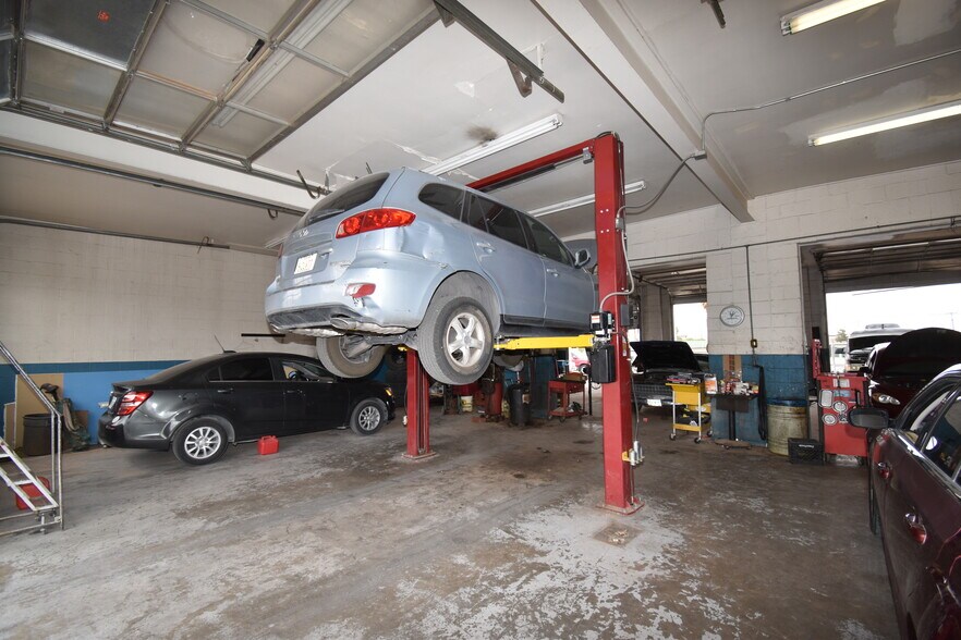 More Photos Of 10105 Dyer St, El Paso Auto Repair For Sale