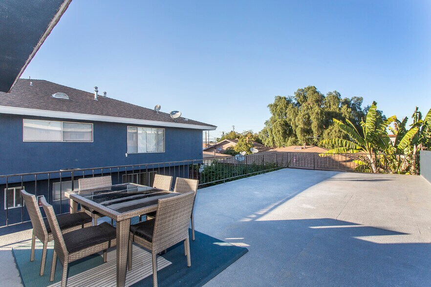 More Photos Of 12128 Ramona Ave, Hawthorne Apartments For Sale