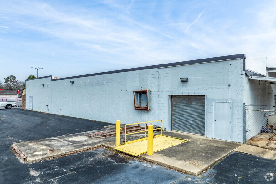 More Photos Of 208 E Mcintyre St, Mullins Supermarket For Sale