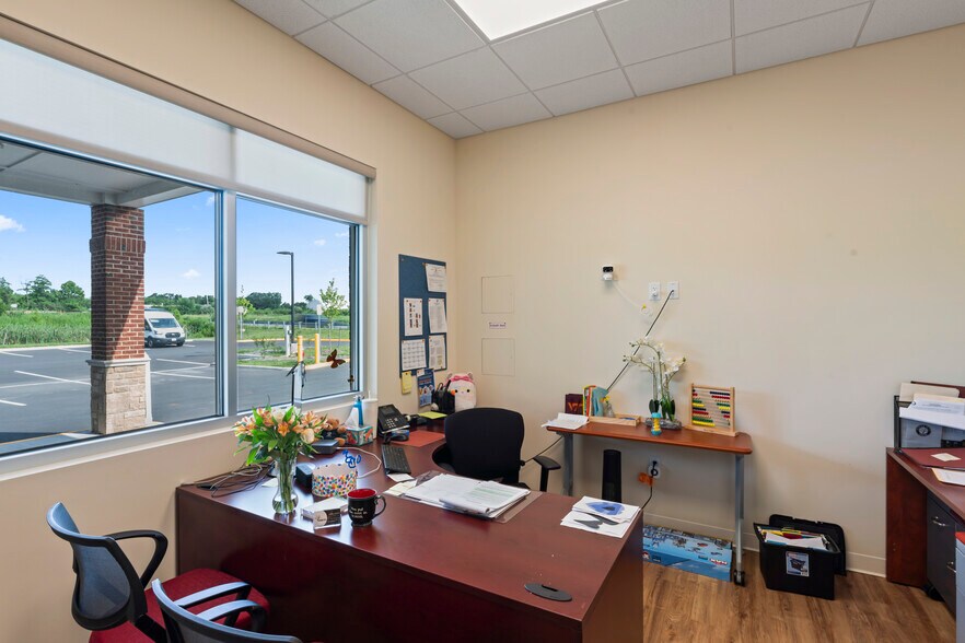 More Photos Of 42525 Tall Cedars Pkwy, Chantilly Schools For Lease