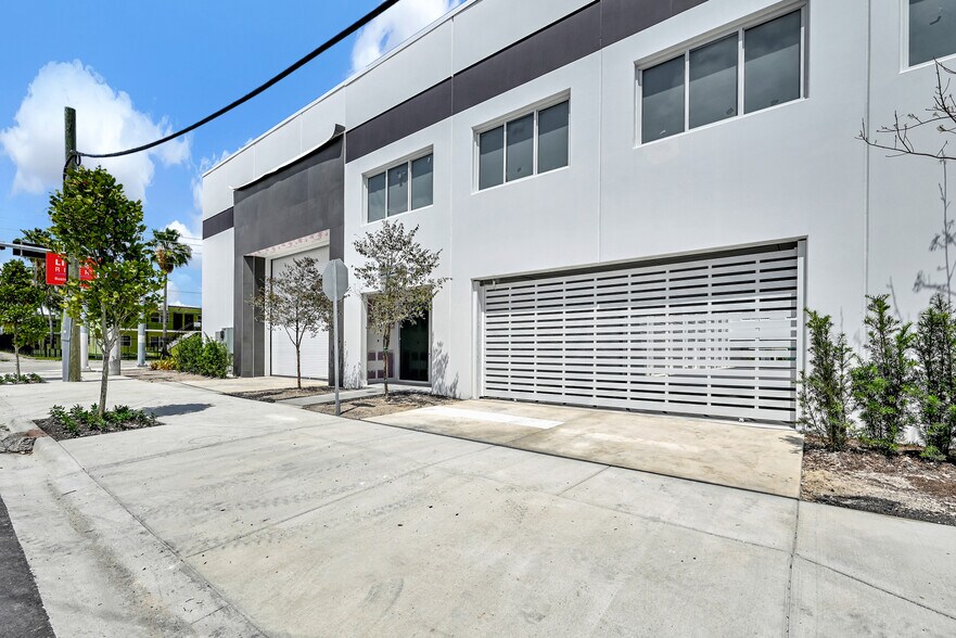 More Photos Of 221 NE 67th St, Miami Warehouse For Sale