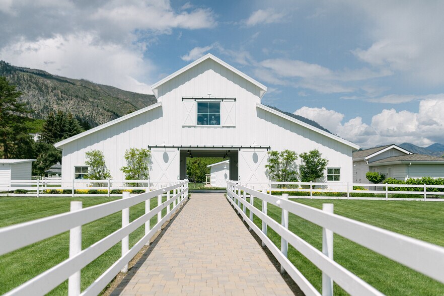 More Photos Of 4848 Green Ave, Manson Hotel For Sale