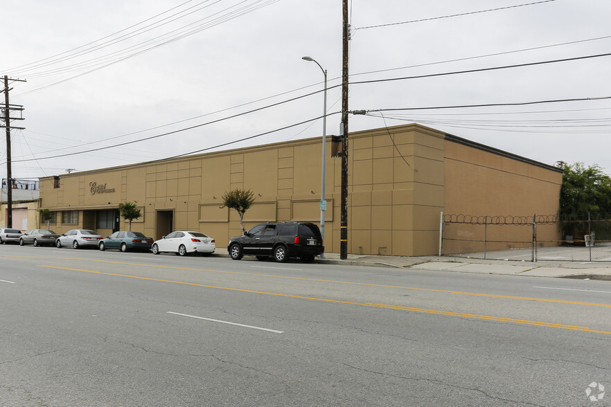 Primary Photo Of 14845 Oxnard St, Van Nuys Warehouse For Lease