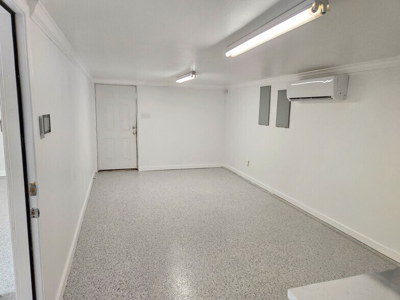 More Photos Of 630 Claride St, Corpus Christi Flex For Sale