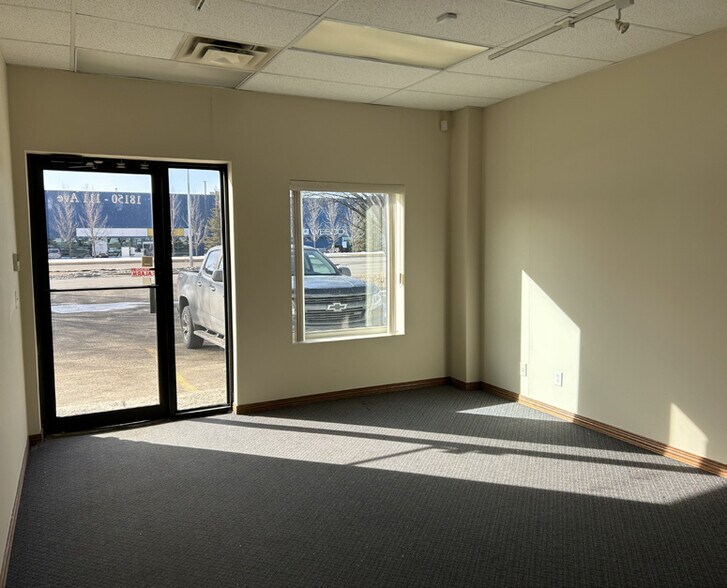 More Photos Of 18150 111th Ave NW, Edmonton Flex For Lease