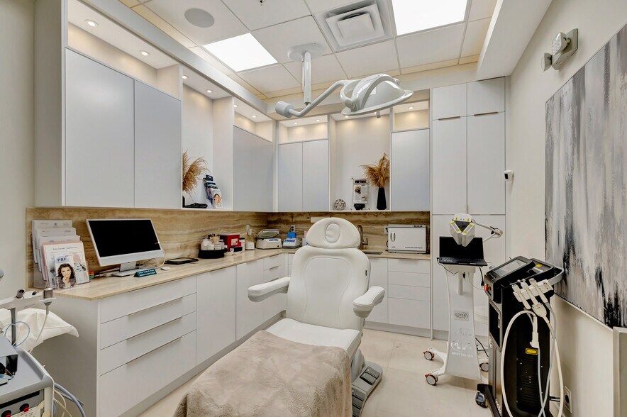 More Photos Of 2151 S Alternate A1A Hwy, Jupiter Medical For Sale