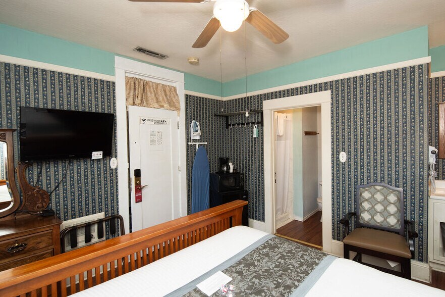 More Photos Of 18239 Main St, Jamestown Hotel For Sale