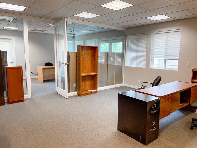 More Photos Of 13417 NE 20th St, Bellevue Office For Lease