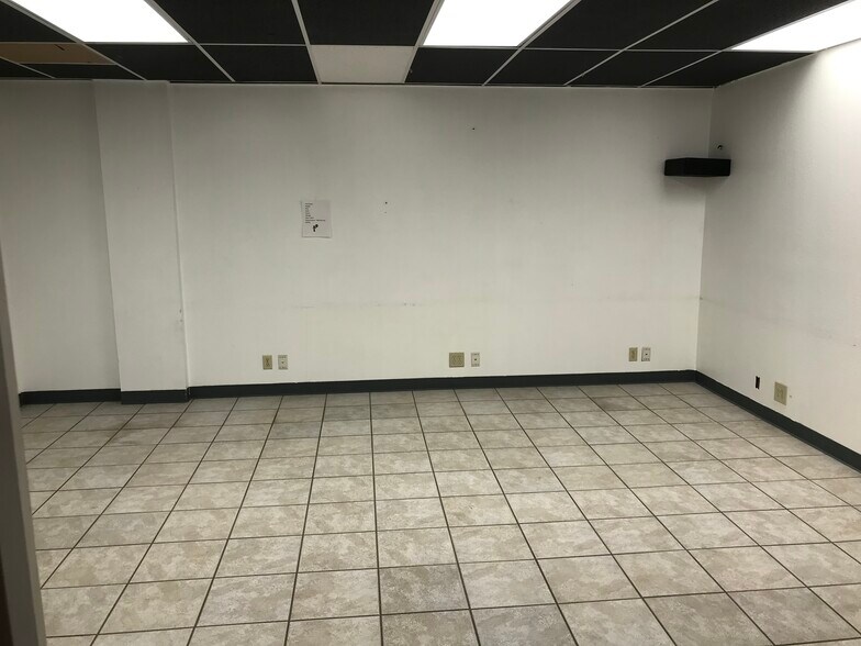 More Photos Of 733 Salem St, Glendale Manufacturing For Lease