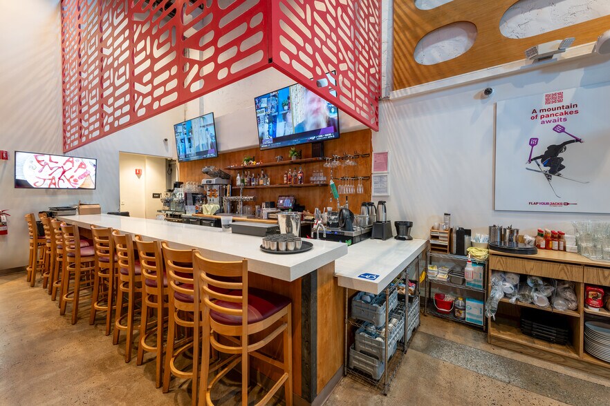 More Photos Of 3020 University Ave, San Diego Restaurant For Lease