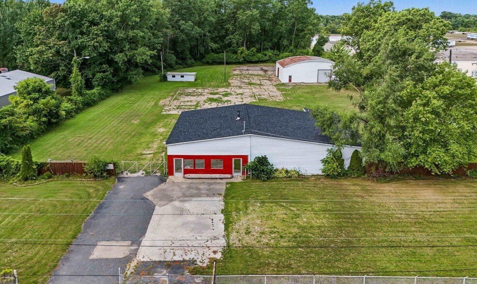 More Photos Of 3905 32nd St, Port Huron Showroom For Sale