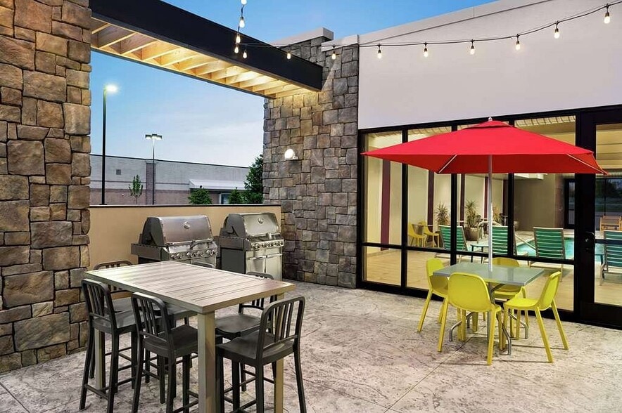 More Photos Of 400 Bellwood Dr, Rochester Hotel For Sale