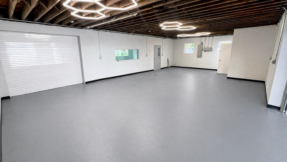 More Photos Of 1420 NE 131st St, North Miami Service For Lease