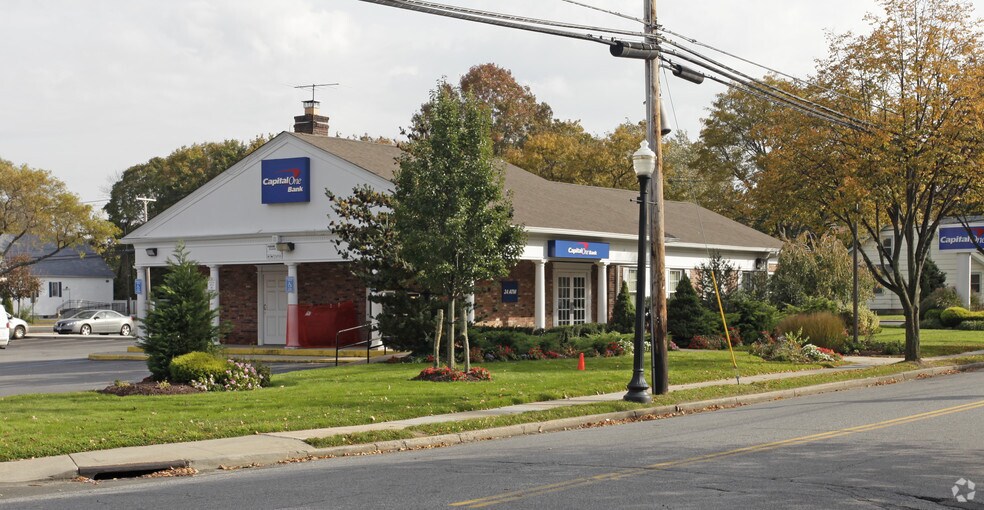 More Photos Of 245 Lake Ave, Saint James Bank For Lease