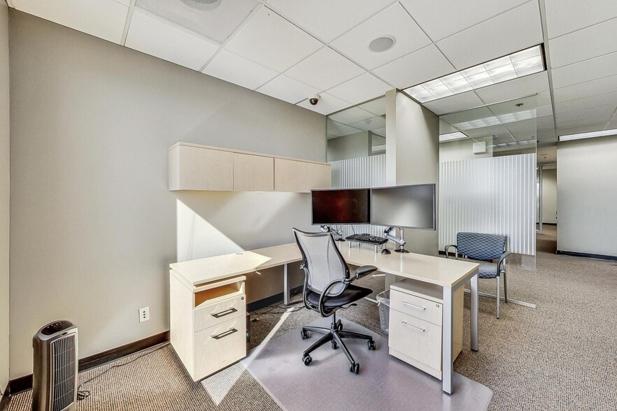 More Photos Of 10700 W Higgins Rd, Rosemont Office For Sale