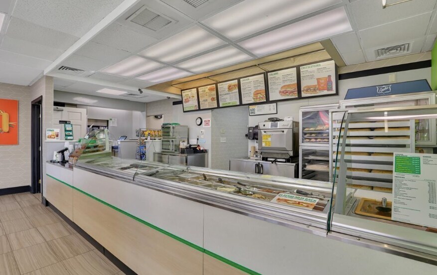 More Photos Of 942 Washington St, Middletown Fast Food For Sale