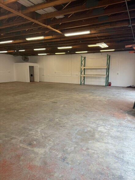 More Photos Of 1412-1414 Viscaya Pky, Cape Coral Warehouse For Lease