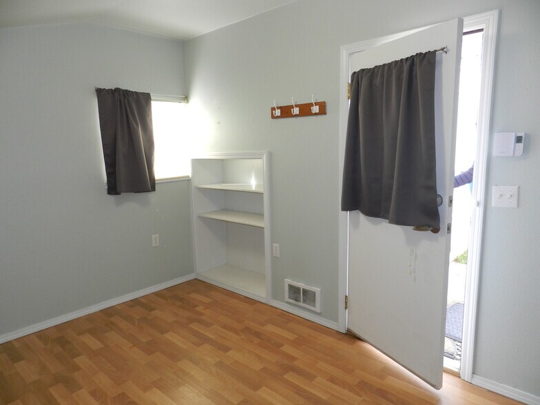 More Photos Of 901 Main St, Salmon Office For Sale