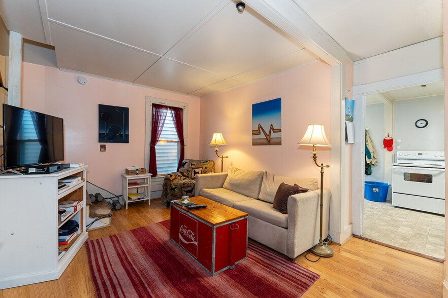 More Photos Of 19 Cottage St, Bar Harbor Storefront For Sale