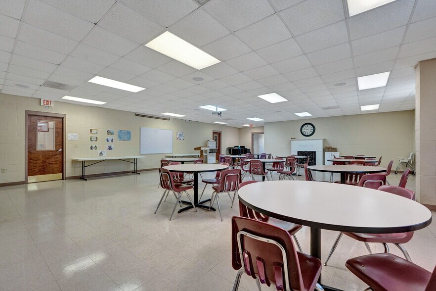 More Photos Of 3232 Covington Pike, Memphis Religious Facility For Sale