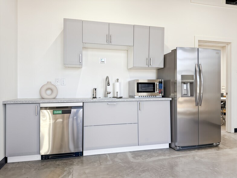 More Photos Of 17 E Stone Ave, Greenville Coworking Space