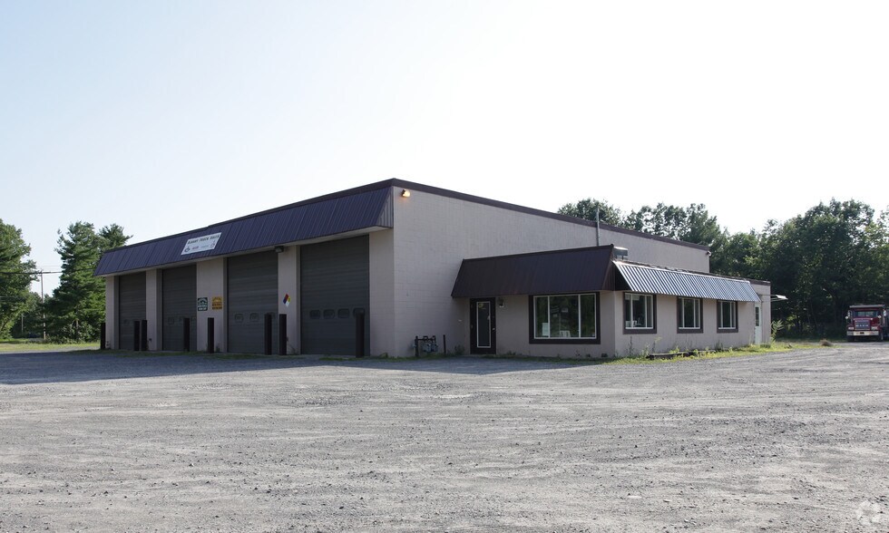 More Photos Of 130 Big Boom Rd, Queensbury Warehouse For Lease
