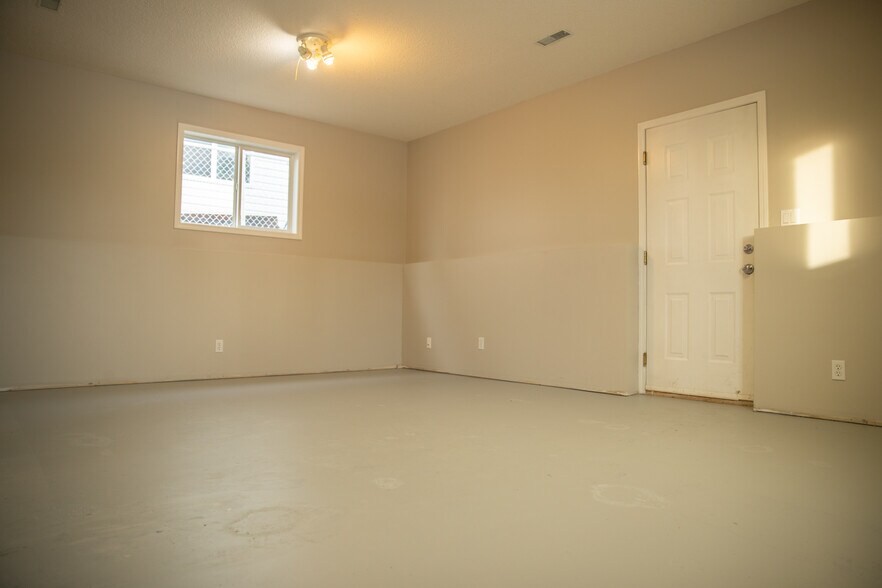 More Photos Of 62 Landsdowne Dr, Spruce Grove Daycare Center For Sale