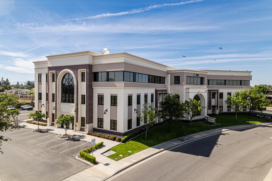More Photos Of 11117 River Run Blvd, Bakersfield Office For Lease