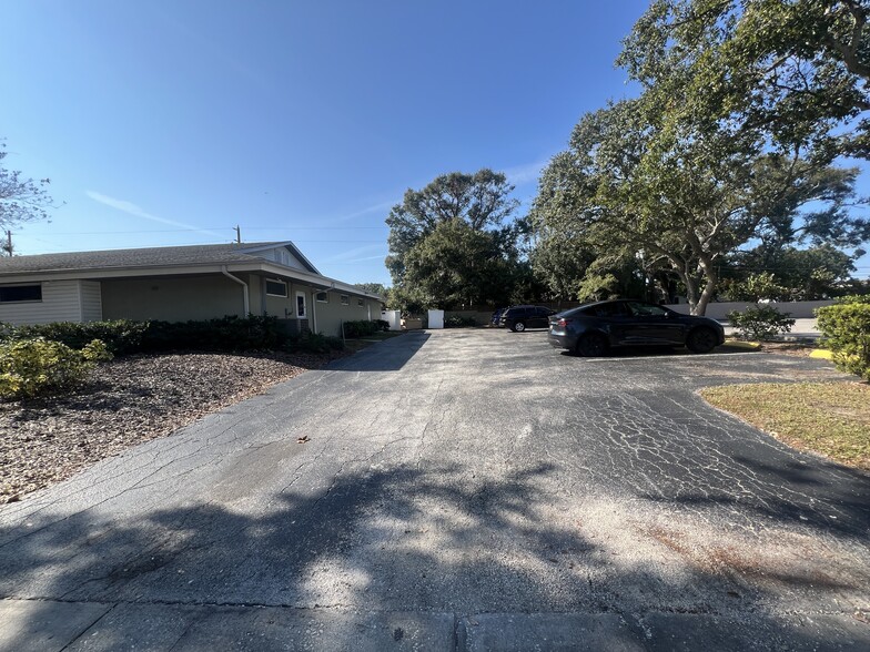 More Photos Of 5200 16th St N, Saint Petersburg Office For Lease