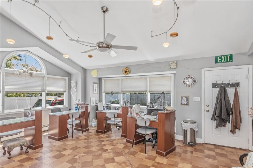 More Photos Of 774 Townline Rd, Hauppauge Research And Development For Sale
