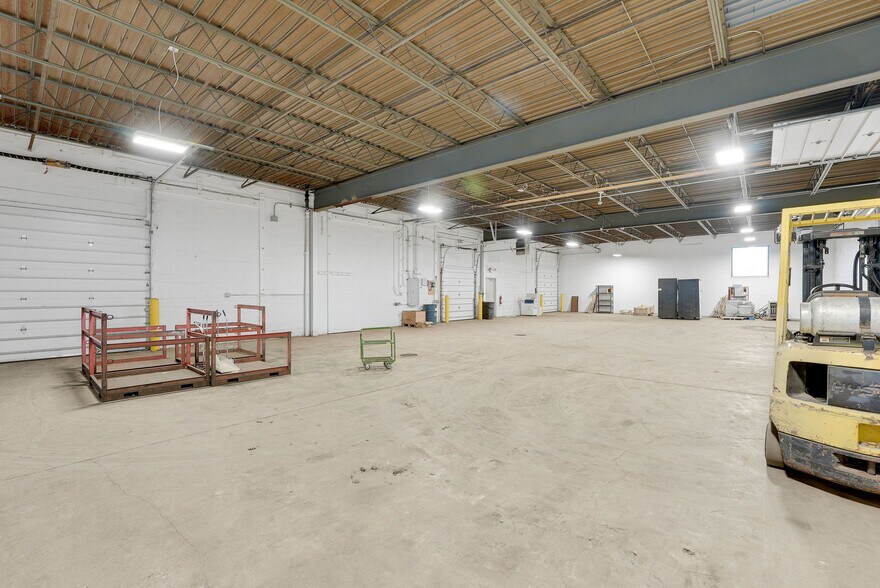 More Photos Of 4894 Neo Pky, Garfield Heights Manufacturing For Sale