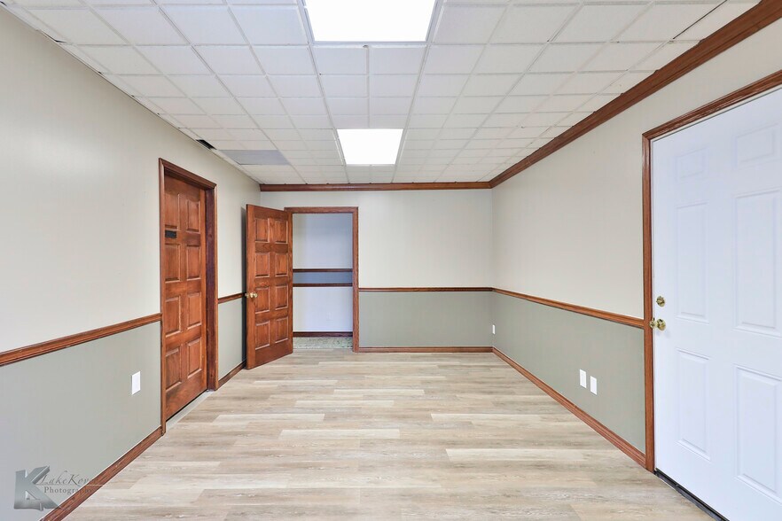 More Photos Of 318 Cedar St, Abilene Storefront Retail Office For Sale