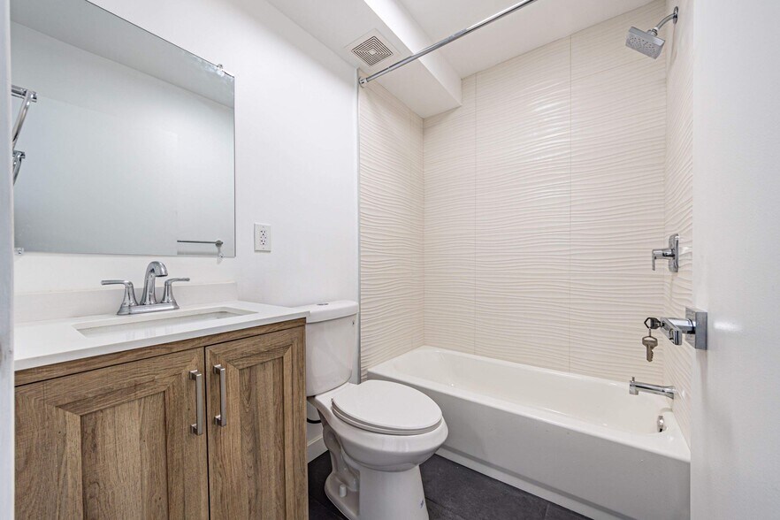 More Photos Of 4626 Wall St, Los Angeles Apartments For Sale